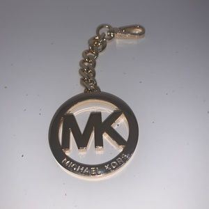 MICHAEL KORS LOGO KEYCHAIN IN GOLD